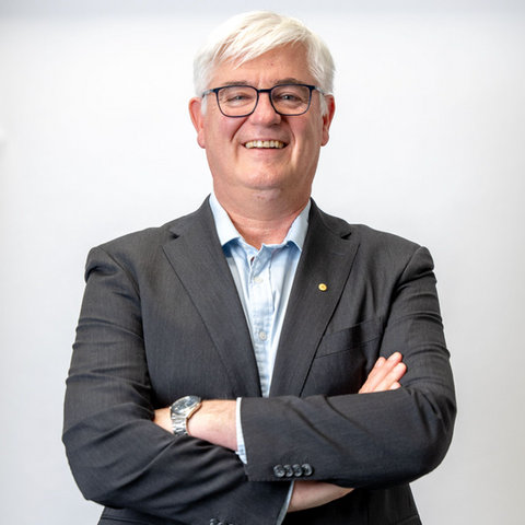 Portrait of Dr Peter Roberts
